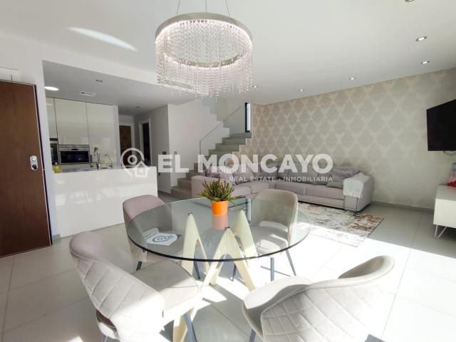 Chalet en venta en Rojales. Fantástico chalet independiente con piscina y jardín en Ciudad Quesada, Alicante, Costa Blanca. Chalets.
