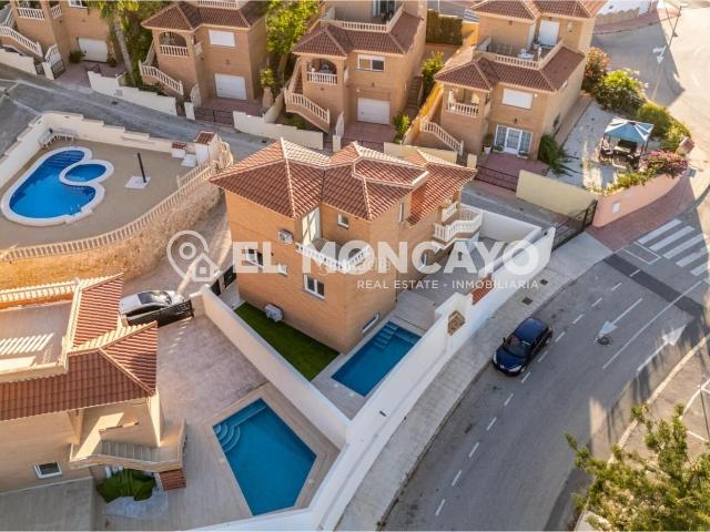 Chalet en venta en Rojales. Fantástico chalet independiente de obra nueva con piscina privada en Ciudad Quesada, Rojales, Costa Blanca. Chalets.