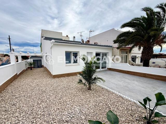 Chalet en venta en Rojales. Fantástico chalet independiente recién reformado con maravillosas vistas en Ciudad Quesada, Alicante, Costa Blanca. Chalets.