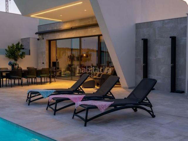 Chalet en venta en Rojales. Luxury detached villas. Chalets.