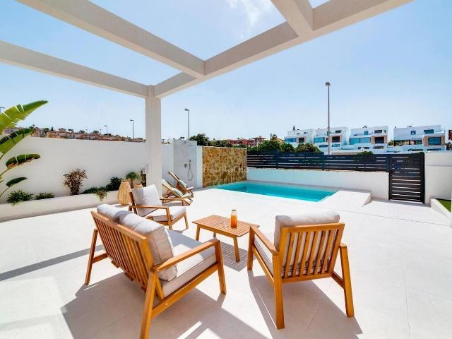 Chalet en venta en Rojales. Magnifica villa en venta en Rojales. Chalets.