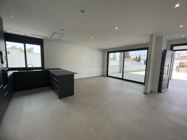 Chalet en venta en Rojales. MODERNA VILLA DE NUEVA CONSTRUCCIÓN CON 3 DORM. Y SÓTANO EN CIUDAD QUESADA ROJALES. Chalets.