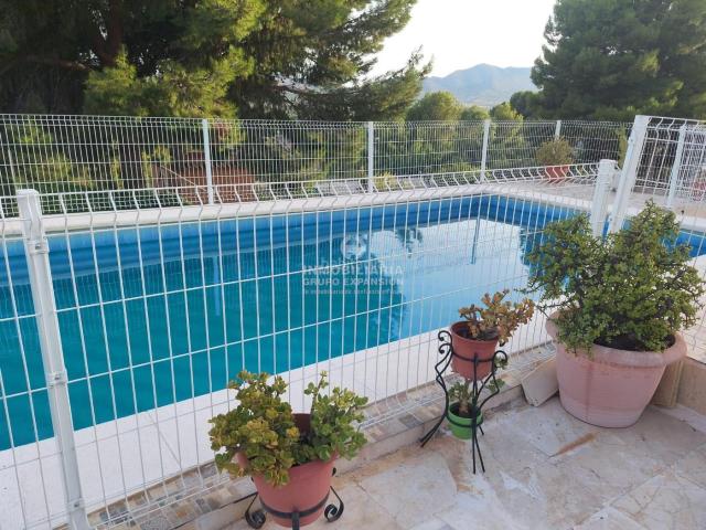Chalet en venta en Romana la. Espectacular Chalet en La Romana con Piscina muy bien situado. Chalets Romana.