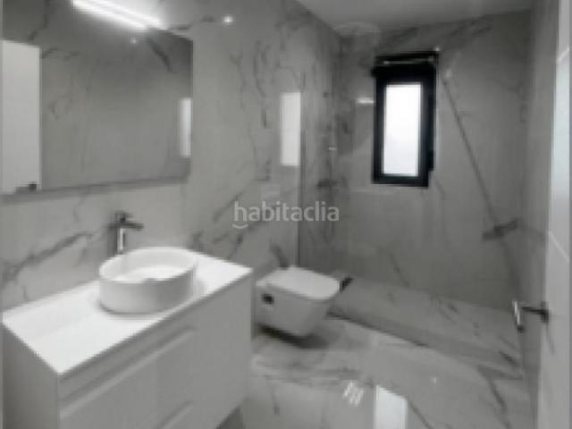 Chalet en venta en Romana la. Villa de 3 dormitorios y 2 baños con piscina y garaje en La Romana. Chalets Romana.