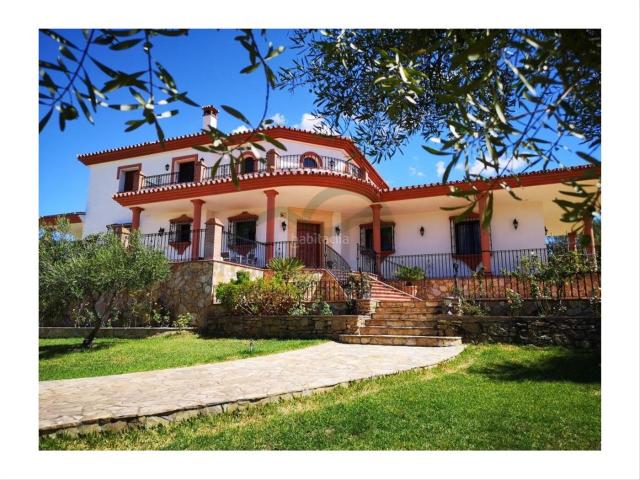 Chalet en venta en Ronda, Casco Histórico. Villa, 6 Dormitorios, Piscina, Barbacoa, Vista. Chalets.