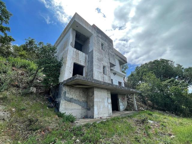 Chalet en venta en ronda Del Poblat Ibèric, Lloret de Mar, de 193 m² 4 habitaciones por 203.000