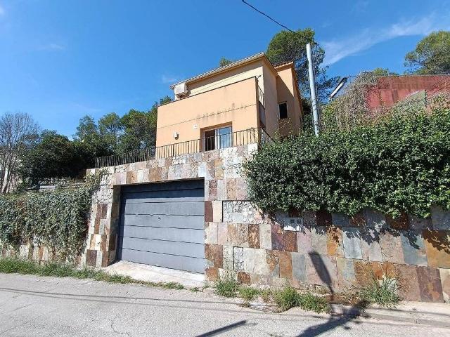 Chalet en venta en ronda Fleming, Vacarisses, de 184 m² 4 habitaciones por 295.000
