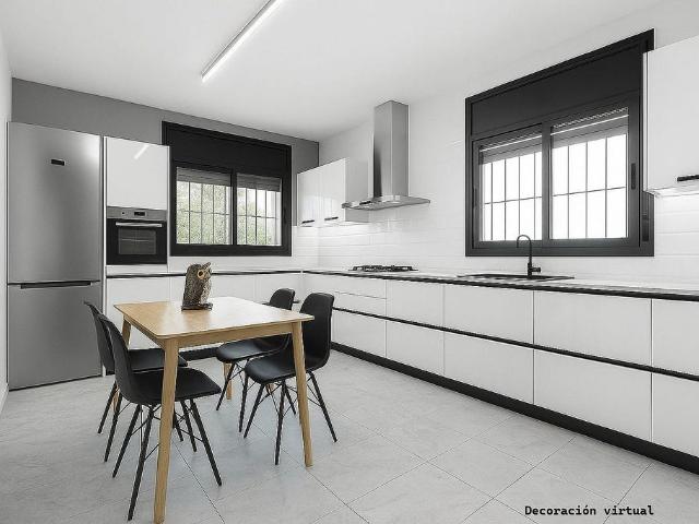 Chalet en venta en ronda Morell i Vilallonga, Reus, de 365 m² 8 habitaciones por 489.000