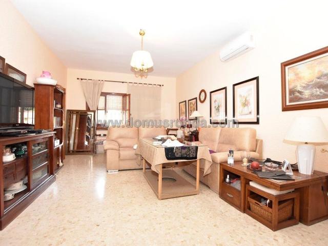 Chalet en venta en Ronda, San Francisco. Chalet independiente con parcela en Ronda. Chalets.