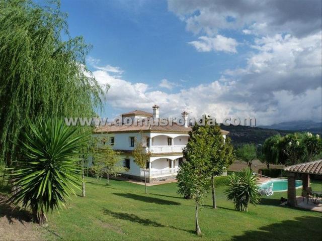 Chalet en venta en Ronda, Centro. Magnifica villa a solo diez minutos de Ronda. Chalets.