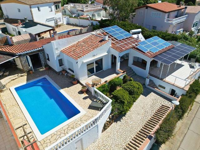 Chalet en venta en Roses, de 288 m² 4 habitaciones por 699.000
