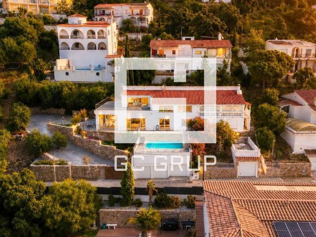 Chalet en venta en Roses, de 250 m² 5 habitaciones por 790.000
