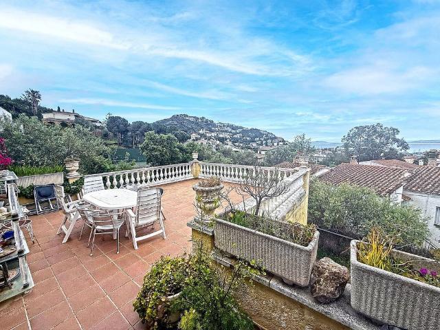 Chalet en venta en Roses, de 263 m² 4 habitaciones por 710.000