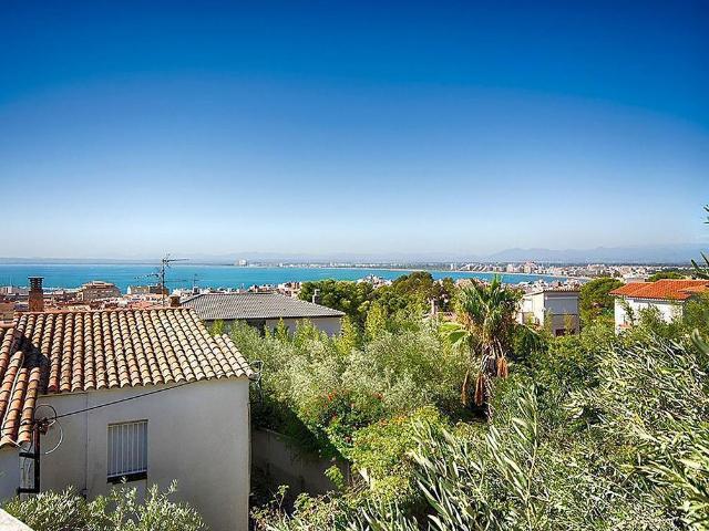 Chalet en venta en Roses, de 293 m² 5 habitaciones por 690.000