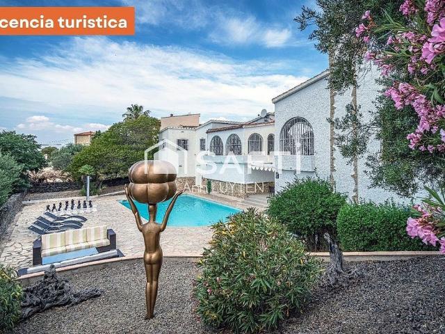 Chalet en venta en Roses, de 308 m² 6 habitaciones por 749.000