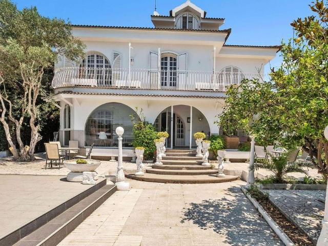 Chalet en venta en Roses, de 379 m² 4 habitaciones por 699.000