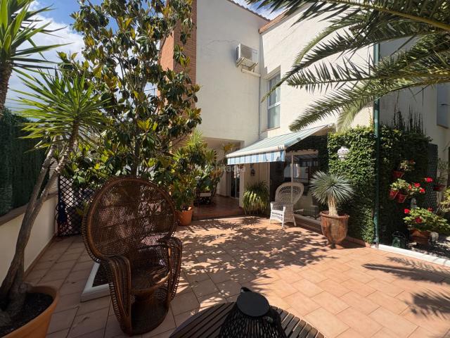Chalet en venta en Roses, Els Grecs Mas Oliva Costa Brava. Bonita casa con piscina en el corazón de Roses. Chalets.