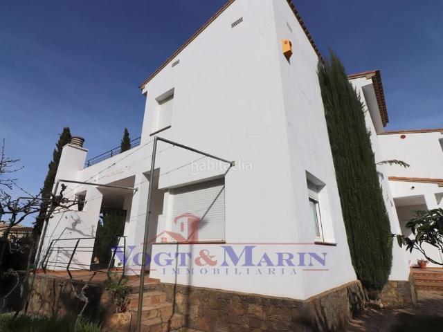 Chalet en venta en Roses, Els Grecs Mas Oliva Costa Brava. Impresionante vivienda con jardín en el centro de Roses. Chalets.