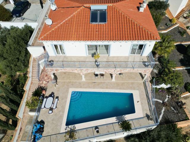 Chalet en venta en Roses, Nord Costa Brava. Roses Exclusiva casa unifamiliar con vistas al mar y dos viviendas independientes REMAX Brava. Chalets.