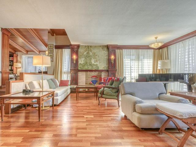 Chalet en venta en Roses, Nord Costa Brava. Exclusiva villa señorial con spa y piscina interior en Roses, Costa Brava. Chalets.