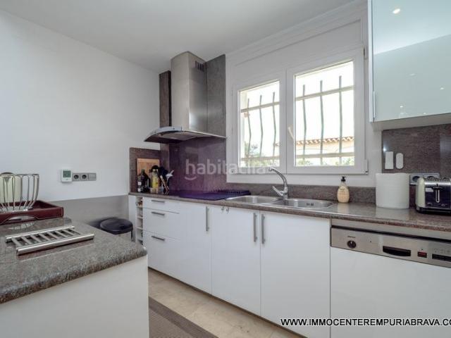 Chalet en venta en Roses, Santa Margarida Costa Brava. Magnífica villa de lujo con amarre de 30 metros. Chalets.