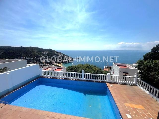 Chalet en venta en Roses, Puig Rom Canyelles Almadrava Costa Brava. CASA ADOSADA CON IMPRESIONANTES VISTAS AL MAR Y PISCINA COMUNITARIA. Chalets.
