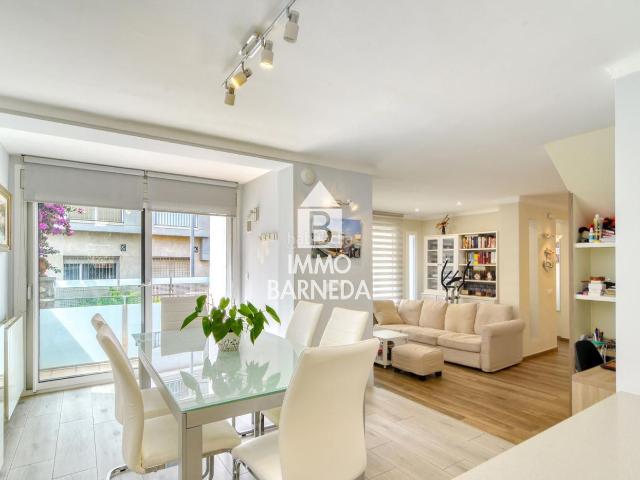 Chalet en venta en Roses, Puig Rom Canyelles Almadrava Costa Brava. Casa completamente reformada con jardín y garaje a 200 metros de la playa en Roses. Chalets.