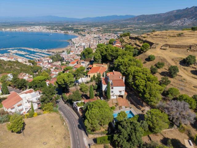 Chalet en venta en Roses, Puig Rom Canyelles Almadrava Costa Brava. Chalet independiente en el Puigrom con vistas a la bahía. Chalets.