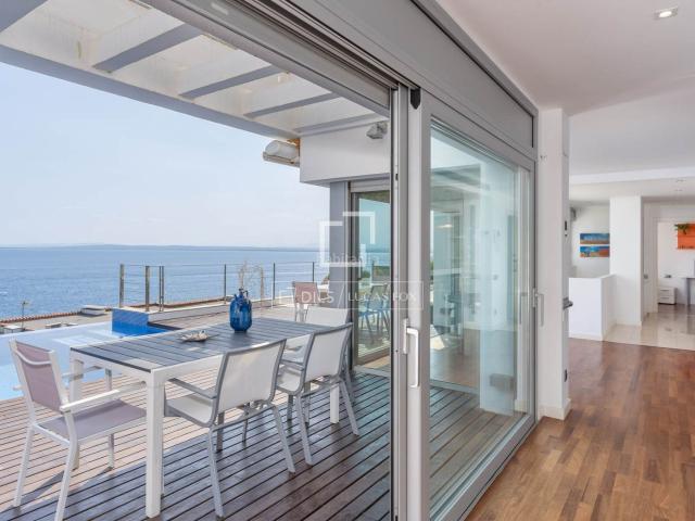 Chalet en venta en Roses, Puig Rom Canyelles Almadrava Costa Brava. Elegante villa con vistas al mar, piscina y excelente ubicación cerca de la playa de Almadrava. Chalets.