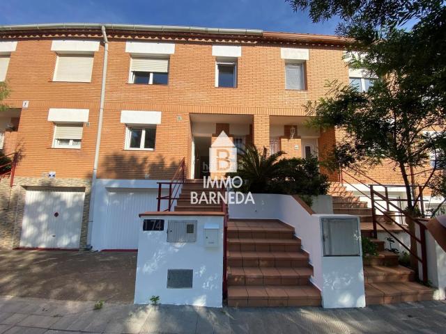Chalet en venta en Roses, Puig Rom Canyelles Almadrava Costa Brava. Magnífica casa adosada con jardín privado y garaje para 3 coches en Els Grecs, Roses. Chalets.