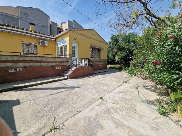 Chalet en venta en Rosselló, de 300 m² 3 habitaciones por 300.000