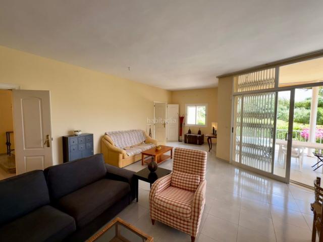 Chalet en venta en Ráfol de Almunia. ltpgtltstronggtChalet independiente con gran piscina y vistas panoraacutemicas al valle en Ragravefol drsquoAlmuacutenialtstronggt. Chalets Ráfol de.