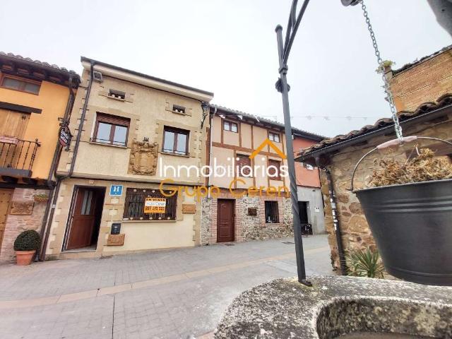 Chalet en venta en Redecilla del Camino. EN REDECILLA DEL CAMINOVENTA DE DOS AMPLIAS CASAS UNIDAS POR UN AMPLIO PATIO. Chalets Redecilla del.