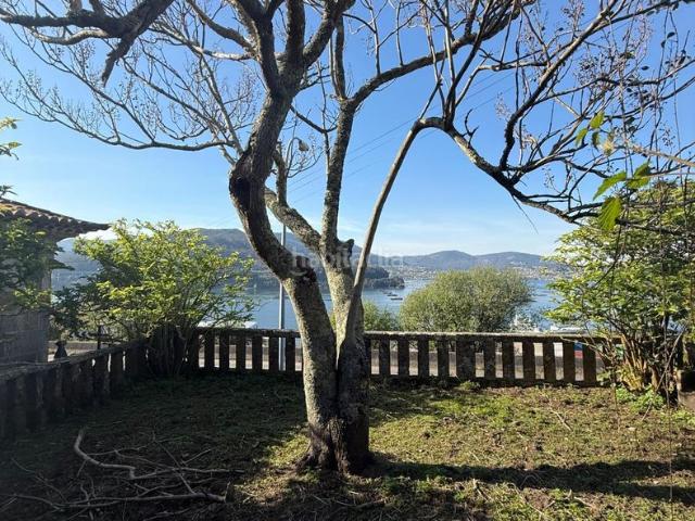 Chalet en venta en Redondela. Una joya patrimonial frente a la ría de Vigo con enorme potencial para inversión singular. Chalets.