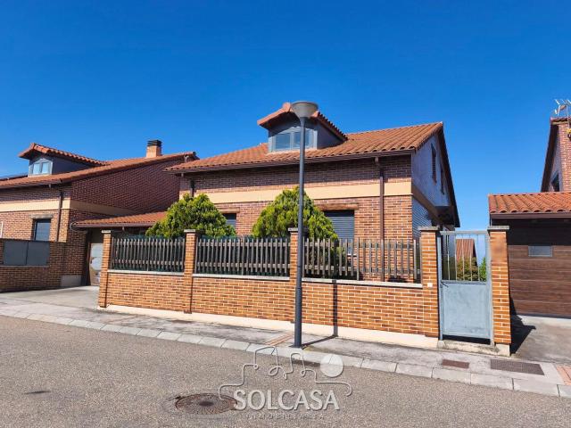 Chalet en venta en Renedo de Esgueva. Chalet pareado en Urb. Athenea en Renedo de Esgueva. Chalets Renedo de.