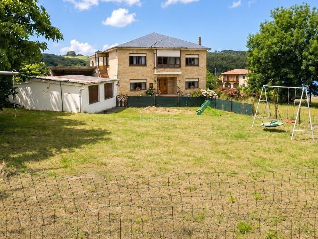 Chalet en venta en Reocín. EXCLUSIVA FINCA URBANA DE 3.212 M2 CON DOS VIVIENDAS, ZONA INDUSTRIAL Y MAXIMA EDIFICABILIDAD. Chalets.