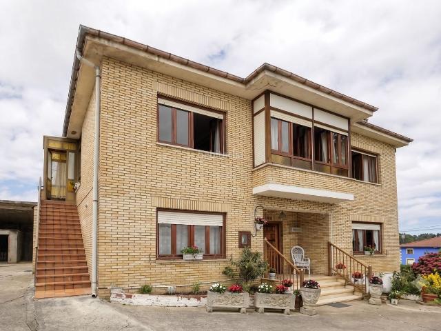 Chalet en venta en Reocín. ^*^EXCLUSIVA FINCA URBANA DE 3.212 M² CON DOS VIVIENDAS, ZONA INDUSTRIAL Y MAXIMA EDIFICABILIDAD^*^. Chalets.