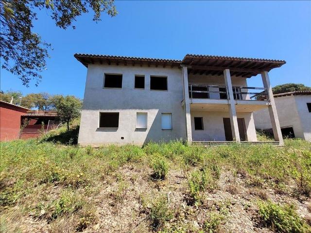 Chalet en venta en Riudarenes, de 600 m² 6 habitaciones por 204.000
