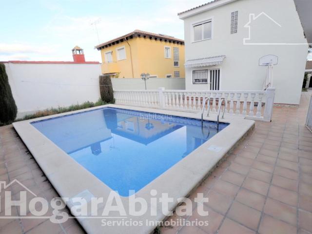 Chalet en venta en Riba roja de Túria. EXTRAORDINARIO CHALET! AMPLIO Y LUMINOSO CON GARAJE, PISCINA PRIVADA Y TERRAZA. Chalets Riba roja de.