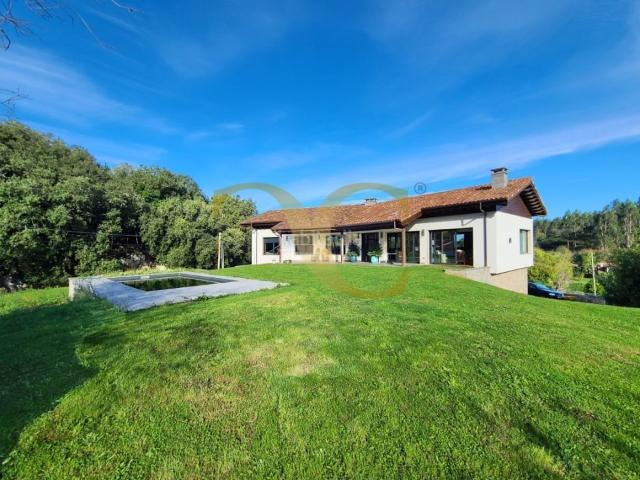 Chalet en venta en Ribadesella. Exclusiva Villa de diseño con piscina el refugio premium definitivo. Chalets.