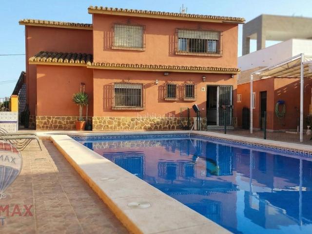 Chalet en venta en Rincón de la Victoria, Cotomar. Gran Chalet con 11 Habitaciones en Cotomar, en Rincón de la Victoria. Alta rentabilidad garantizada Ideal para inversión. Chalets Rincón de la.