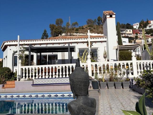 Chalet en venta en Rincón de la Victoria