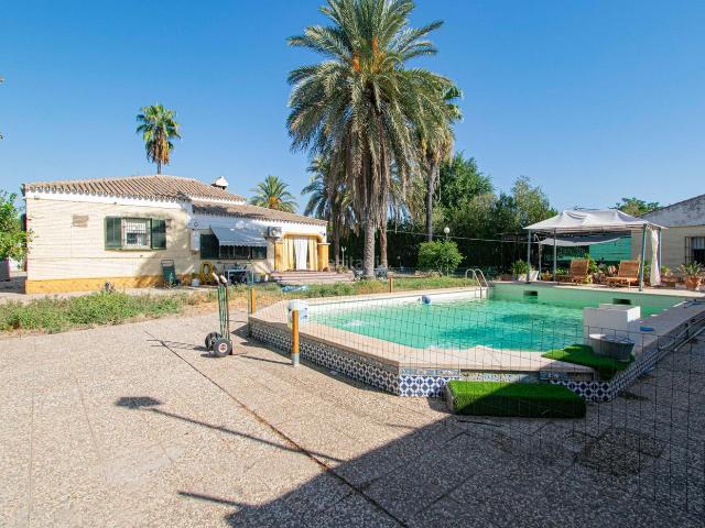Chalet en venta en Rinconada La. Fantástico chalet con piscina privada en Urbanización Tarazona!. Chalets Rinconada.