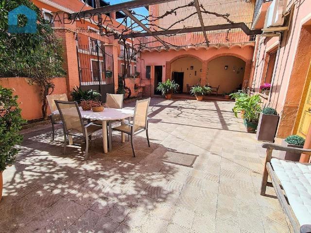 Chalet en venta en Ripollet, de 271 m² 8 habitaciones por 520.000