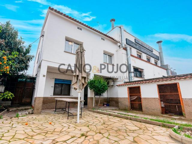 Chalet en venta en Rubí, Can Vallhonrat. 2 VIVIENDAS Y LOCAL PARA NEGOCIO EN RUBI. Chalets.