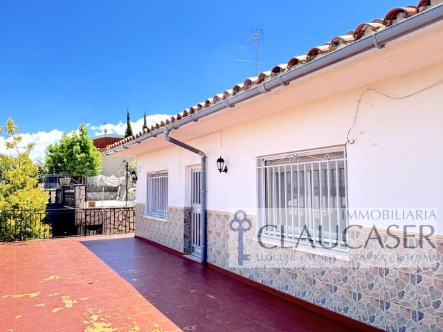 Chalet en venta en Rubí, Castellnou Can Mir Can Solà. 2 casas en un terreno Gran oportunidad! Casa residencial con amplio terreno en zona tranquila. Chalets.