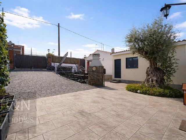Chalet en venta en Rubí, de 90 m² 6 habitaciones por 475.000
