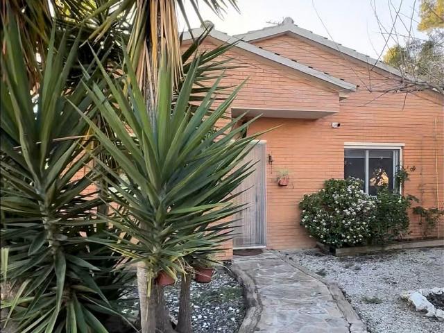 Chalet en venta en calle CL Alfonso Garcia Robles, Rubí, de 232 m² 4 habitaciones por 480.000