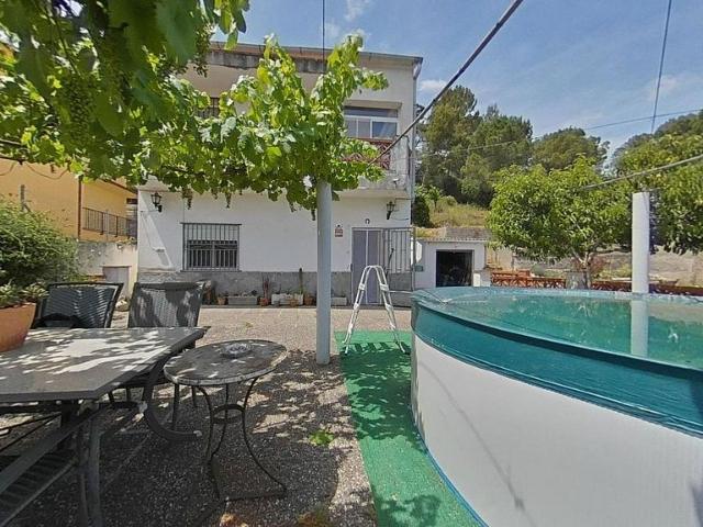 Chalet en venta en Rubí, de 250 m² 5 habitaciones por 425.000
