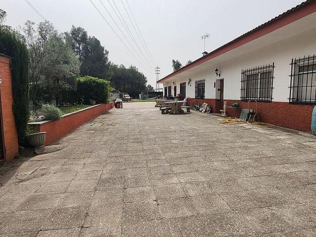 Chalet en venta en Rubí, de 370 m² 6 habitaciones por 500.000
